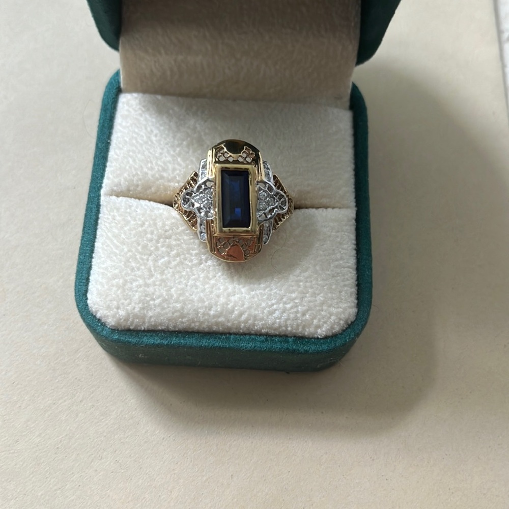 Gold, Vintage art deco era unheated sapphire ring
